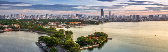 Hồ Tây không chỉ là điểm đến, điểm hẹn lý tưởng mà còn là nơi sống thích hợp cho giới nhà giàu Hà thành cũng như những người nước ngoài đang sống và làm việc tại Thủ đô.